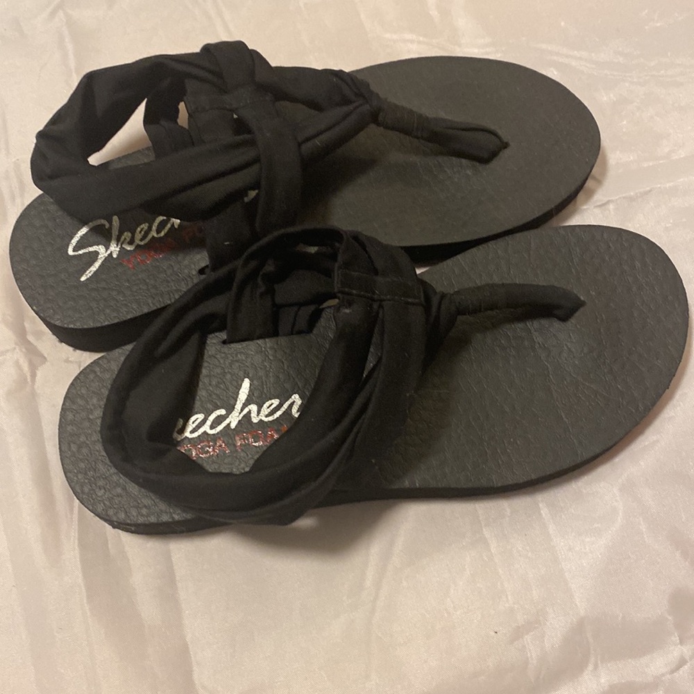 Skechers Yoga Foam Sandals, Size: 7